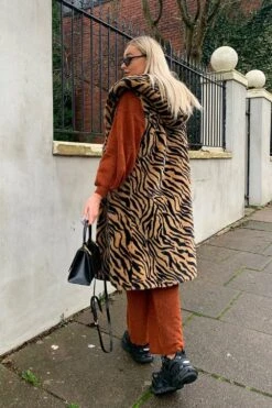 JAYLEY Animal Print Shania Faux Fur Long Length Hooded Gilet -Deals Plain Midis Store jayley animal print shania faux fur long length hooded gilet p6203 69964 image