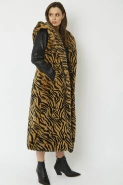 JAYLEY Animal Print Shania Faux Fur Long Length Hooded Gilet -Deals Plain Midis Store jayley animal print shania faux fur long length hooded gilet p6203 69966 image