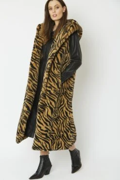 JAYLEY Animal Print Shania Faux Fur Long Length Hooded Gilet -Deals Plain Midis Store jayley animal print shania faux fur long length hooded gilet p6203 69969 image