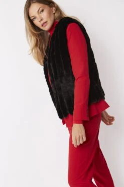 JAYLEY Black Faux Fur Faux Suede Vertical Stripe Gilet -Deals Plain Midis Store jayley black faux fur faux suede vertical stripe gilet p5269 64692 image