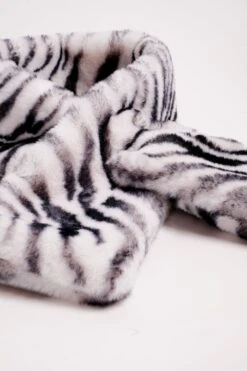 JAYLEY Black Zebra Print Faux Fur Scarf -Deals Plain Midis Store jayley black zebra print faux fur scarf p4646 61451 image