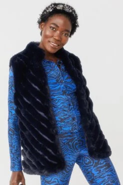 JAYLEY Blue Faux Fur Faux Suede Diagonal Stripe Gilet -Deals Plain Midis Store jayley blue faux fur faux suede diagonal stripe gilet p3882 77856 image