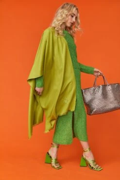 JAYLEY Cashmere Blend Wrap In Green With Fringed Hem And Logo -Deals Plain Midis Store jayley cashmere blend wrap in green with fringed hem and logo p11589 80832 image