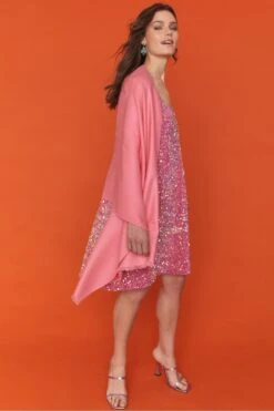 JAYLEY Cashmere Blend Wrap In Pink With Fringed Hem And Logo -Deals Plain Midis Store jayley cashmere blend wrap in pink with fringed hem and logo p11627 81130 image