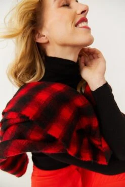 JAYLEY Checkered Red And White Cashmere Scarf -Deals Plain Midis Store jayley checkered red and white cashmere scarf p11210 78346 image
