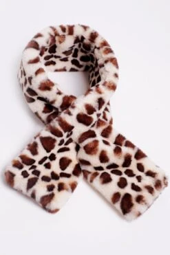 JAYLEY Cream Leopard Print Faux Fur Scarf -Deals Plain Midis Store jayley cream leopard print faux fur scarf p4647 61454 image