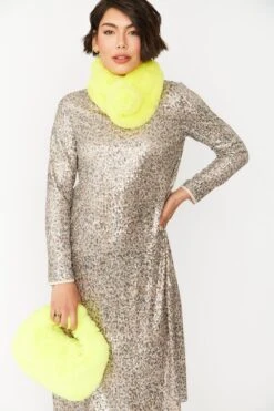 JAYLEY Faux Fur Charlotte Bag -Deals Plain Midis Store jayley faux fur charlotte bag p12143 83847 image