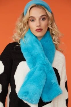 JAYLEY Faux Fur Scarf In Cobalt Blue