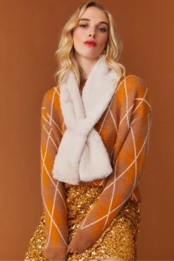 JAYLEY Faux Fur Scarf In Cream