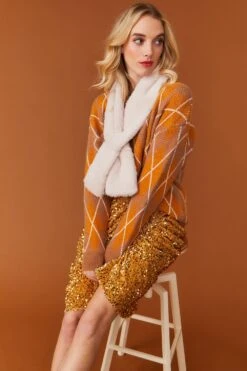 JAYLEY Faux Fur Scarf In Cream -Deals Plain Midis Store jayley faux fur scarf in cream p11228 78459 image