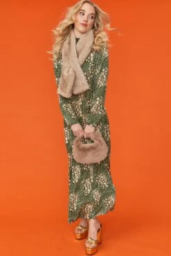 JAYLEY Faux Fur Scarf In Mocha