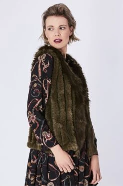 JAYLEY Green Cashmere Blend Faux Fur Gilet -Deals Plain Midis Store jayley green cashmere blend faux fur gilet p3818 58167 image
