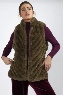 JAYLEY Green Faux Fur Faux Suede Diagonal Stripe Gilet -Deals Plain Midis Store jayley green faux fur faux suede diagonal stripe gilet p3883 58423 image