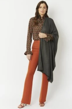 JAYLEY Grey Cashmere Blend Wrap -Deals Plain Midis Store jayley grey cashmere blend wrap p10289 54143 image