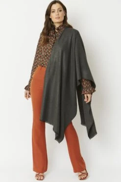JAYLEY Grey Cashmere Blend Wrap -Deals Plain Midis Store jayley grey cashmere blend wrap p10289 54147 image