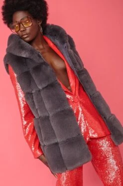 JAYLEY Grey Faux Fur Long Hooded Gilet -Deals Plain Midis Store jayley grey faux fur long hooded gilet p4027 74098 image