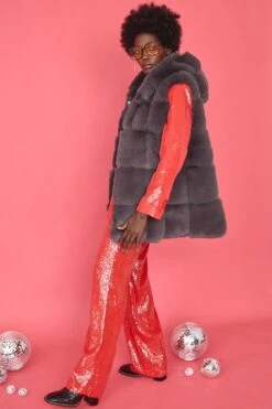 JAYLEY Grey Faux Fur Long Hooded Gilet -Deals Plain Midis Store jayley grey faux fur long hooded gilet p4027 74099 image