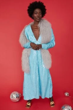 JAYLEY Grey Long Mongolian Fur Scarf -Deals Plain Midis Store jayley grey long mongolian fur scarf p10947 76659 image