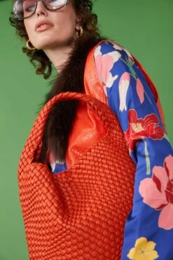 JAYLEY Hand Woven Faux Leather Bag In Red -Deals Plain Midis Store jayley hand woven faux leather bag in red p12338 84752 image