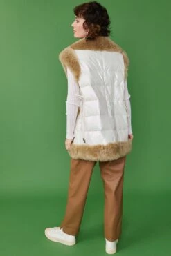 JAYLEY Limited Edition Oversized Shearling Gilet -Deals Plain Midis Store jayley limited edition oversized shearling gilet p10743 75045 image