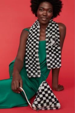 JAYLEY Mint And Black Checkered Faux Fur Scarf With Bow Detail Fastening