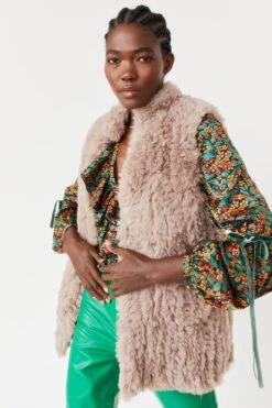 JAYLEY Mocha Hand Knitted Faux Fur Gilet -Deals Plain Midis Store jayley mocha hand knitted faux fur gilet p3970 77749 image