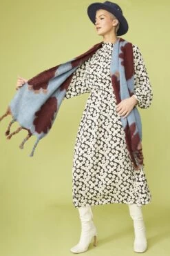 JAYLEY Oversized Blue Coloured Cashmere And Wool Scarf -Deals Plain Midis Store jayley oversized blue coloured cashmere and wool scarf p12919 87651 image