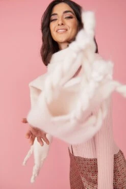 JAYLEY Oversized Cream Cashmere And Wool Scarf -Deals Plain Midis Store jayley oversized cream cashmere and wool scarf p11710 81682 image