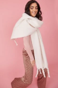 JAYLEY Oversized Cream Cashmere And Wool Scarf -Deals Plain Midis Store jayley oversized cream cashmere and wool scarf p11710 81684 image