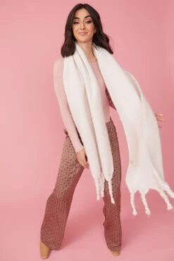 JAYLEY Oversized Cream Cashmere And Wool Scarf -Deals Plain Midis Store jayley oversized cream cashmere and wool scarf p11710 81685 image