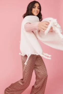 JAYLEY Oversized Cream Cashmere And Wool Scarf -Deals Plain Midis Store jayley oversized cream cashmere and wool scarf p11710 81686 image