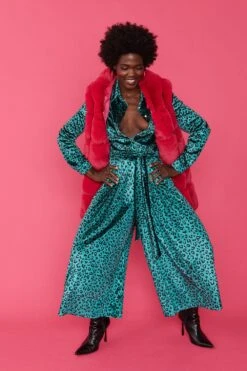 JAYLEY Pink Faux Fur Long Hooded Gilet -Deals Plain Midis Store jayley pink faux fur long hooded gilet p4021 75540 image