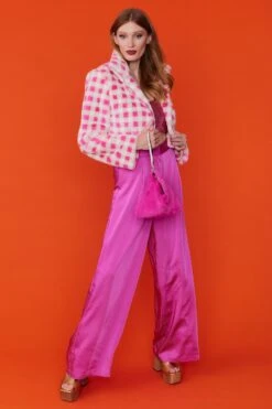 JAYLEY Pink Pyramid Faux Fur Bag -Deals Plain Midis Store jayley pink pyramid faux fur bag p4988 84788 image