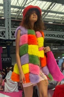 JAYLEY Rainbow Cube Faux Fur Gilet