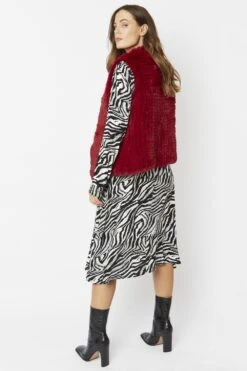 JAYLEY Red Hand Knitted Faux Fur Gilet -Deals Plain Midis Store jayley red hand knitted faux fur gilet p3748 57892 image