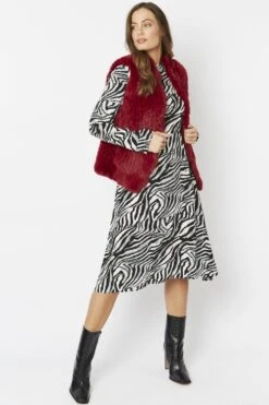 JAYLEY Red Hand Knitted Faux Fur Gilet -Deals Plain Midis Store jayley red hand knitted faux fur gilet p3748 57894 image