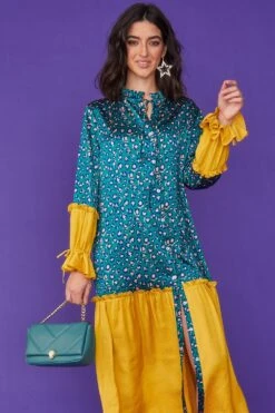 JAYLEY Teal Lulu Quilted Bag With Gold Chain And Snake Head Detail -Deals Plain Midis Store jayley teal lulu quilted bag with gold chain and snake head detail p11678 81501 image