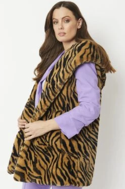 JAYLEY Tiger Print Faux Fur Hooded Gilet -Deals Plain Midis Store jayley tiger print faux fur hooded gilet p6228 70120 image