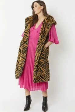 JAYLEY Tiger Print Faux Fur Hooded Tiger Print Maxi Gilet -Deals Plain Midis Store jayley tiger print faux fur hooded tiger print maxi gilet p6233 70175 image