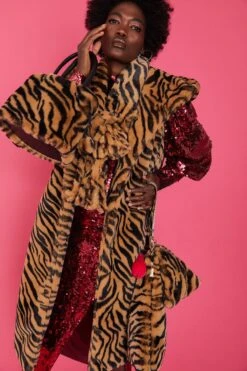 JAYLEY Tiger Print Faux Fur Hooded Tiger Print Maxi Gilet -Deals Plain Midis Store jayley tiger print faux fur hooded tiger print maxi gilet p6233 75547 image