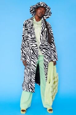 JAYLEY Zebra Faux Fur Oversized Hat -Deals Plain Midis Store jayley zebra faux fur oversized hat p10870 76543 image